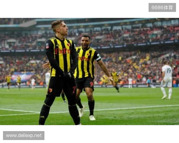 世体：巴萨不想让贝尔纳尔重蹈覆辙；球员团队冬窗会做评估